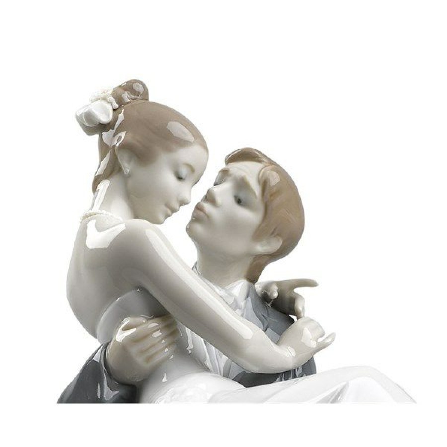 Wholesale * Lladro 01008029 The Happiest Day P4368 With Discount